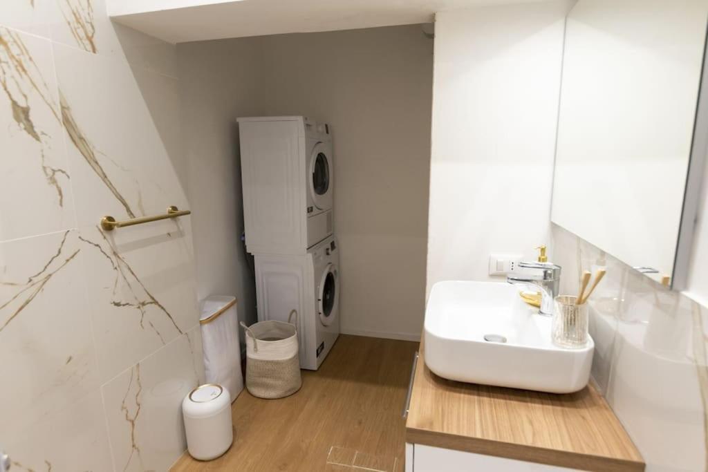 We Home - Prada Luxury Suites Милано Екстериор снимка