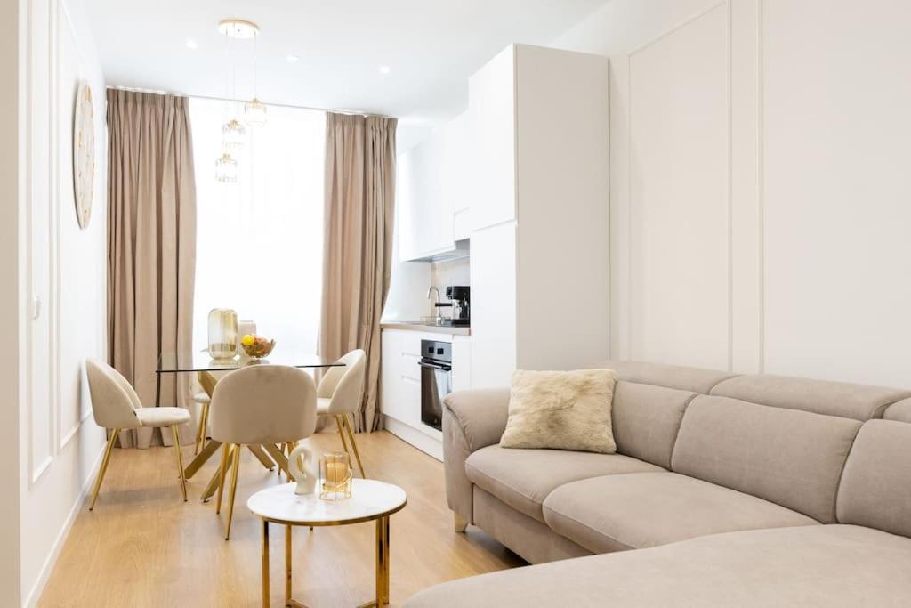 We Home - Prada Luxury Suites Милано Екстериор снимка