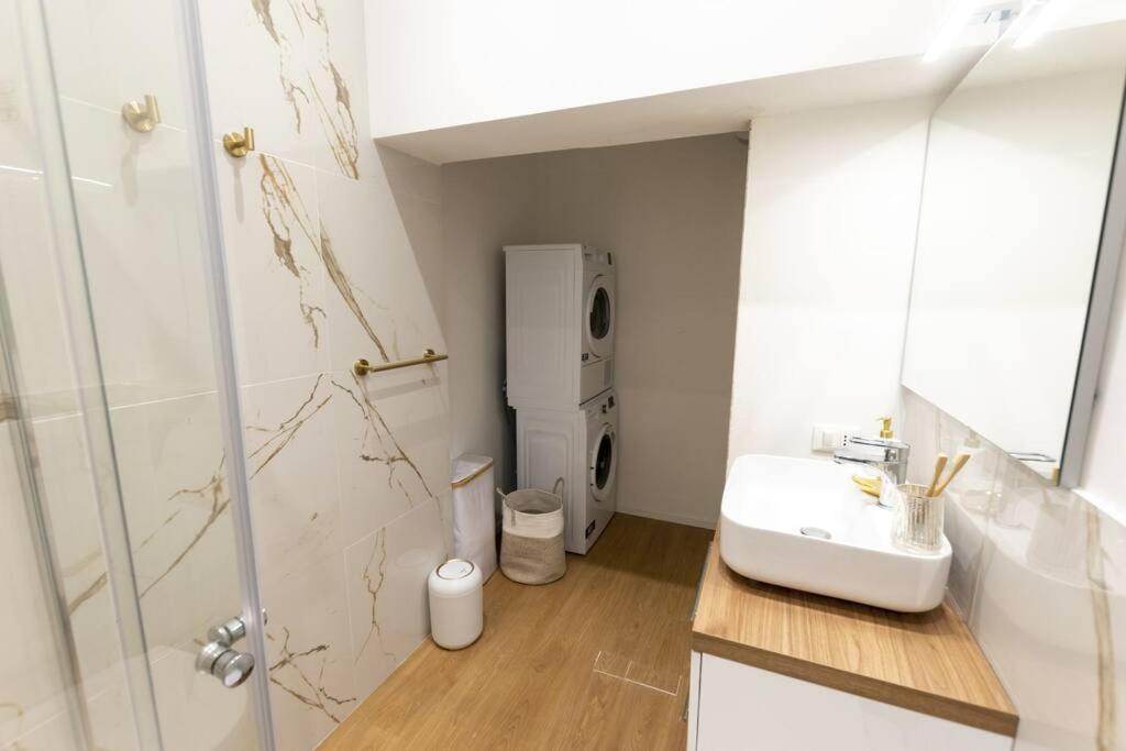 We Home - Prada Luxury Suites Милано Екстериор снимка