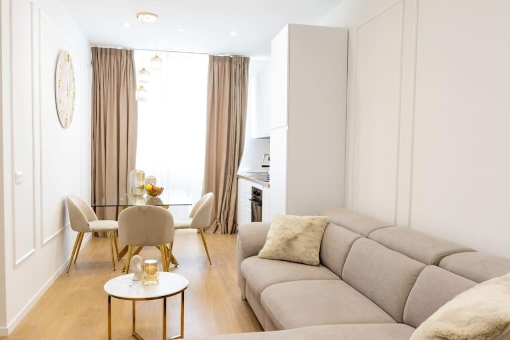 We Home - Prada Luxury Suites Милано Екстериор снимка